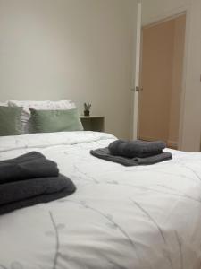 Luxury 2 Bed 2 Bath Apartment In Battersea - Sleeps 6