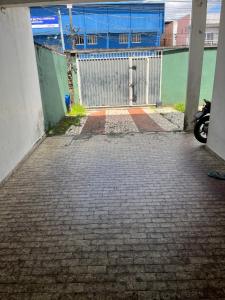 Casa dois andares com varanda