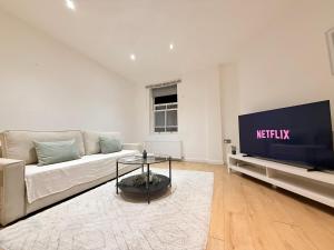 Luxury 2 Bed 2 Bath Apartment In Battersea - Sleeps 6