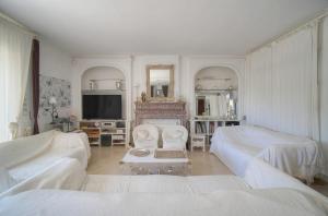 Villas FRGK Luxury Villa in Antibes Heated Pool Spa : photos des chambres