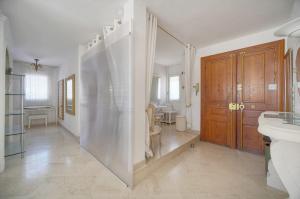 Villas FRGK Luxury Villa in Antibes Heated Pool Spa : photos des chambres