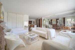 Villas FRGK Luxury Villa in Antibes Heated Pool Spa : photos des chambres