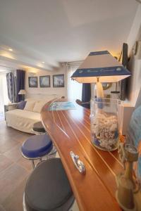 Villas FRGK Luxury Villa in Antibes Heated Pool Spa : photos des chambres