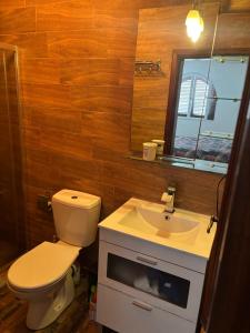 Double bedroom with private bathroom