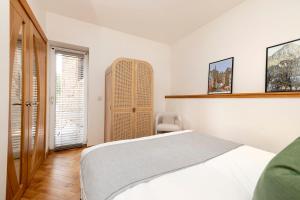 Argyl - The Foundry, A Bright One Bedroom House with Balcony