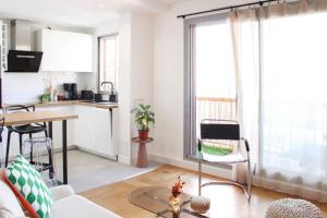 Pretty 2 rooms of 46 m2 in the 11th