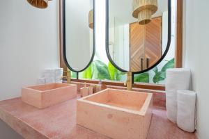 Villa Localita Rosa - Hidden Gem 3BR Designer Villa Infinity Pool Views