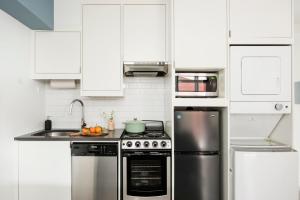 ~The Lillian~ Downtown Skyline Cozy