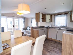 Sea Breeze C38 Dyffryn Seaside Estate