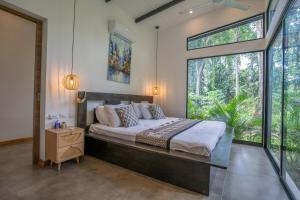 Anusara Dream Villa with Pool & AC