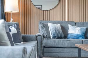 Spacious 4-Bed Home, Accommodates 6, Ideal for Contractors, Secure Parking