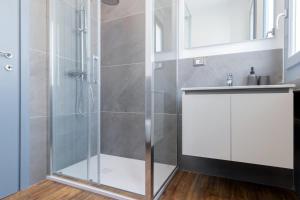 Parcheggio Privato e casa moderna con vista storica