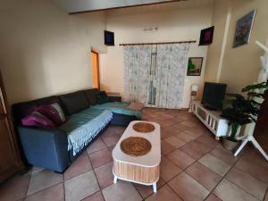 Sejours chez l'habitant Chambre vue jardin rez-de-chaussee : photos des chambres