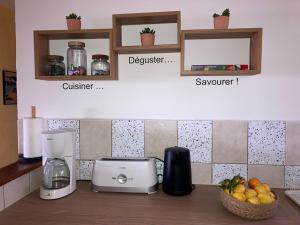 Appartements Beautiful sea view, AC, garden, beach minutes away by foot! : photos des chambres