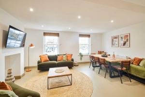 Host & Stay - The Warren