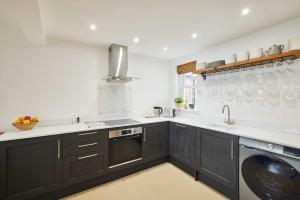 Host & Stay - The Warren