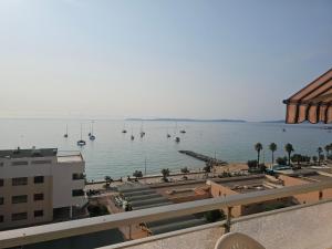 Appartement T4, 6 pers, vue mer, 20 m plage