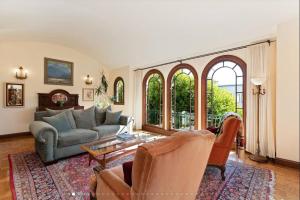 Lovely Noe Valley Condo w Light, View & Parking!