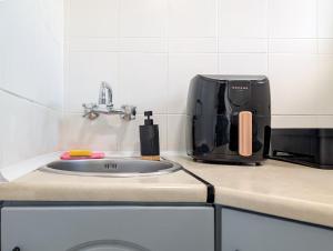 Market Square View Studio by BookingHost