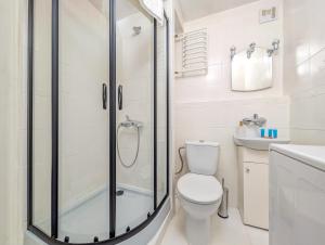 Market Square View Studio by BookingHost