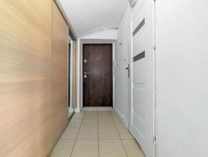 Market Square View Studio by BookingHost