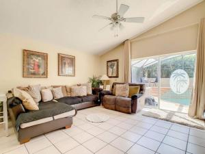 Relaxing retreat w pool & games