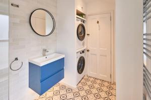 Host & Stay - Window on the World