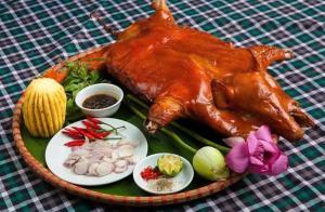 Nam Pé Tày Homestay - View hồ Ba Bể