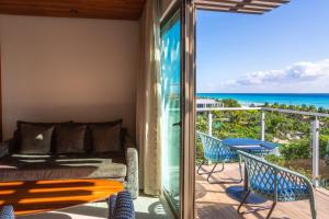 Platinum Tower at Sandos PlayacarInclusive