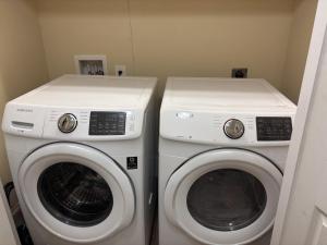 4BR Spartanburg Getaway Porch Full Kitchen