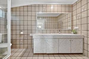 Slow MOcean Beach Retreat