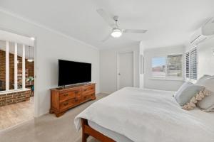 Slow MOcean Beach Retreat