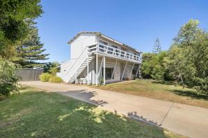 Beach Haven - light, cosy and close to the beach