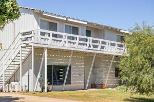 Beach Haven - light, cosy and close to the beach