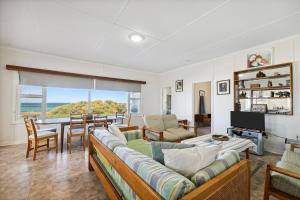The Blue Beach House, 3 star accommodation 5 star view