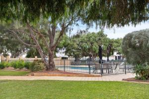 Reef View, Ledge Point beachfront