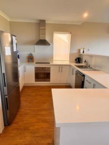 Reef View, Ledge Point beachfront