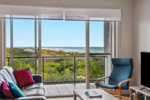 Reef View, Ledge Point beachfront