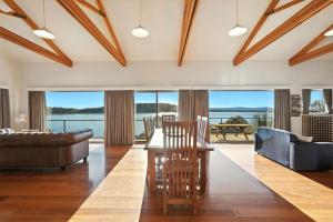 Lakeside Retreat, Miena