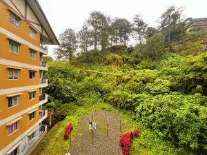 Amelies 2BR Place Baguio Balcony Mountain View