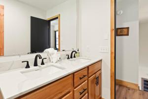 Modern Mountain Escape