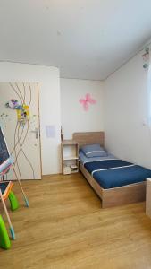 Spacious Cottage in Le Mans, Quiet & Terrace, 7 People