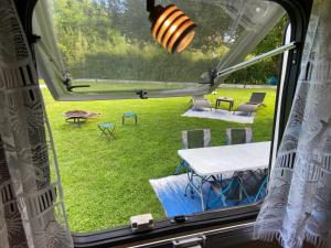 Camping-car au Charme de la Forêt avec jardin Accès à pied Circuit des 25 Bosses