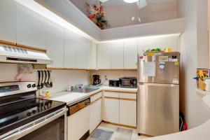 Pool & Ocean Access: Palm Beach Gardens Condo