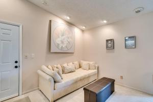 Pool & Ocean Access: Palm Beach Gardens Condo