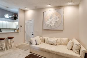 Pool & Ocean Access: Palm Beach Gardens Condo