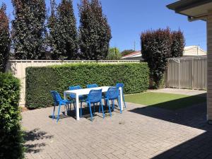 No stairs, Big House, Garage Richmond Residence 1