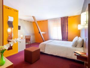 BRIT HOTEL Le Lion dOr CHINON