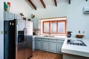 Beachfront Ocean view terrace right on the beach