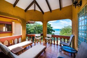 Beachfront Ocean view terrace right on the beach